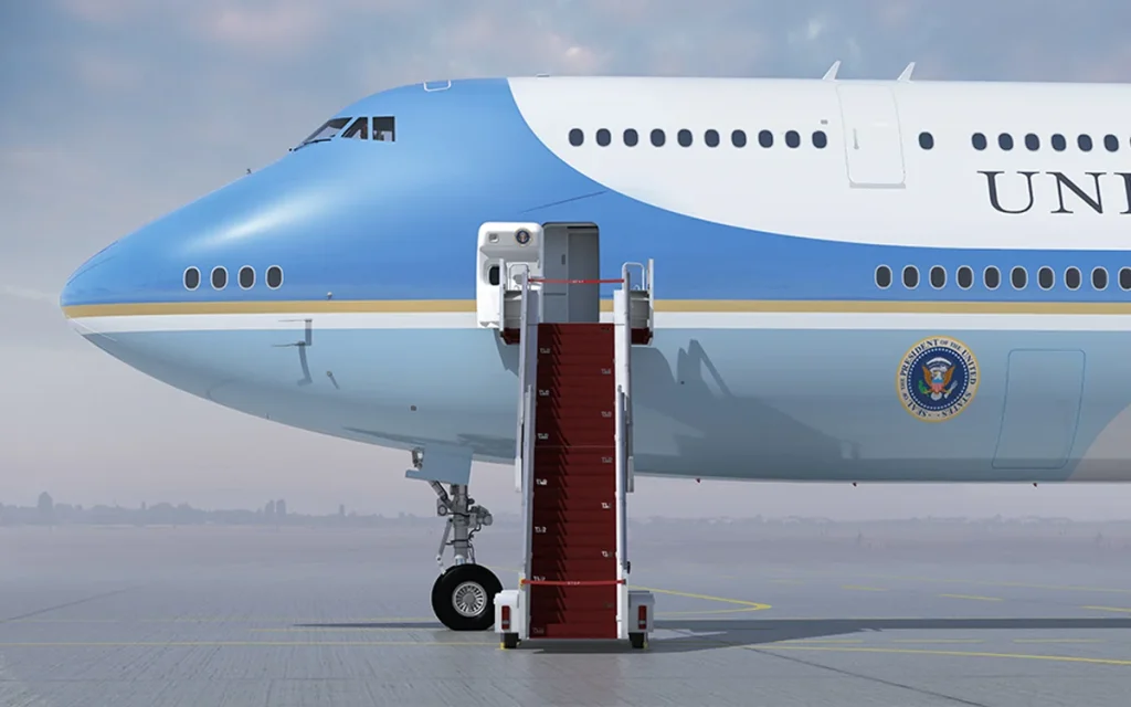 Footage of the Boeing 747-8 taking off shows the wild levels of fuel consumption that the upcoming Air Force One aircraft needs on every trip