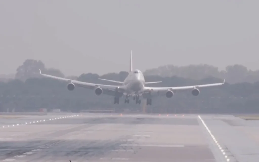 Boeing 747 pilot shows off incredible talent to nail landing with more than 45mph crosswind