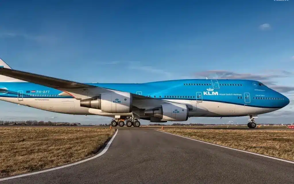 The Boeing 747 has such a powerful thrust that it physically knocked beachgoers into the water.