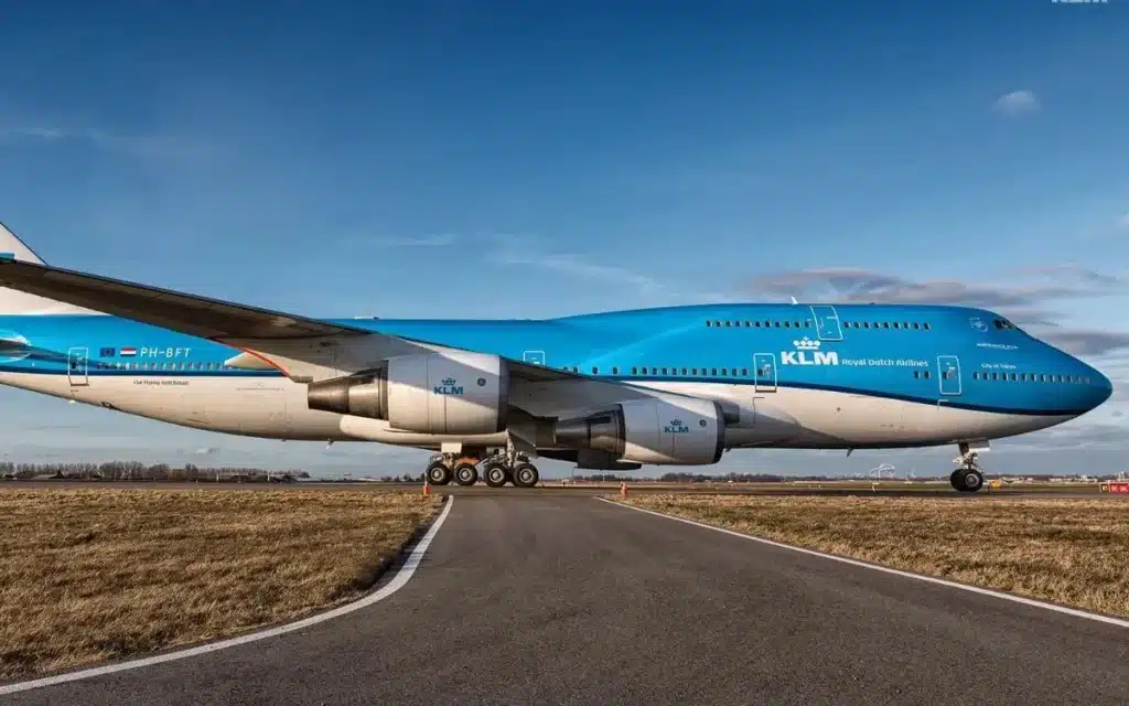 Massive Boeing 747