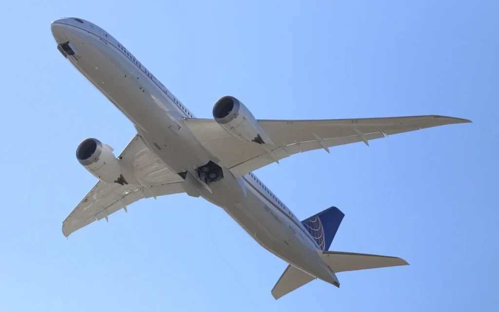 Rare look at a pilot sleeping area on a Boeing 787 Dreamliner
