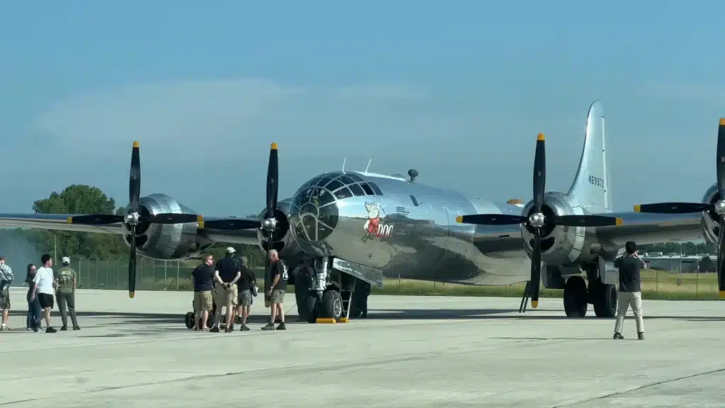 Man spends $1,500 to ride historic Boeing B-29 Superfortress in Wisconsin