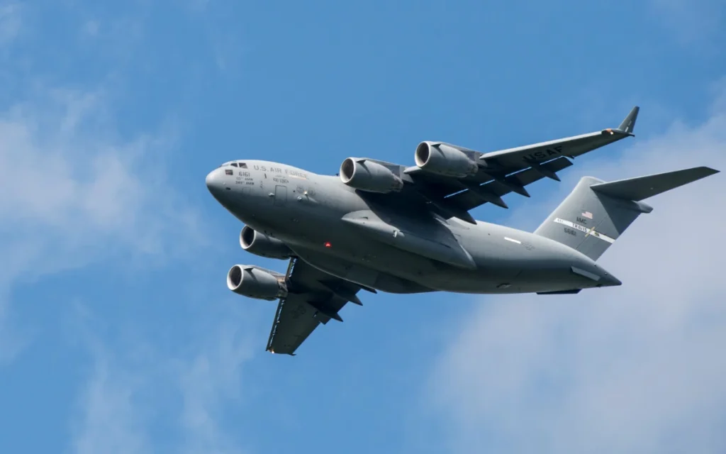A Boeing C-17 Globemaster operated by the US Air Force pulled off a runway move so unusual it looked more like a three-point turn than a military landing.
