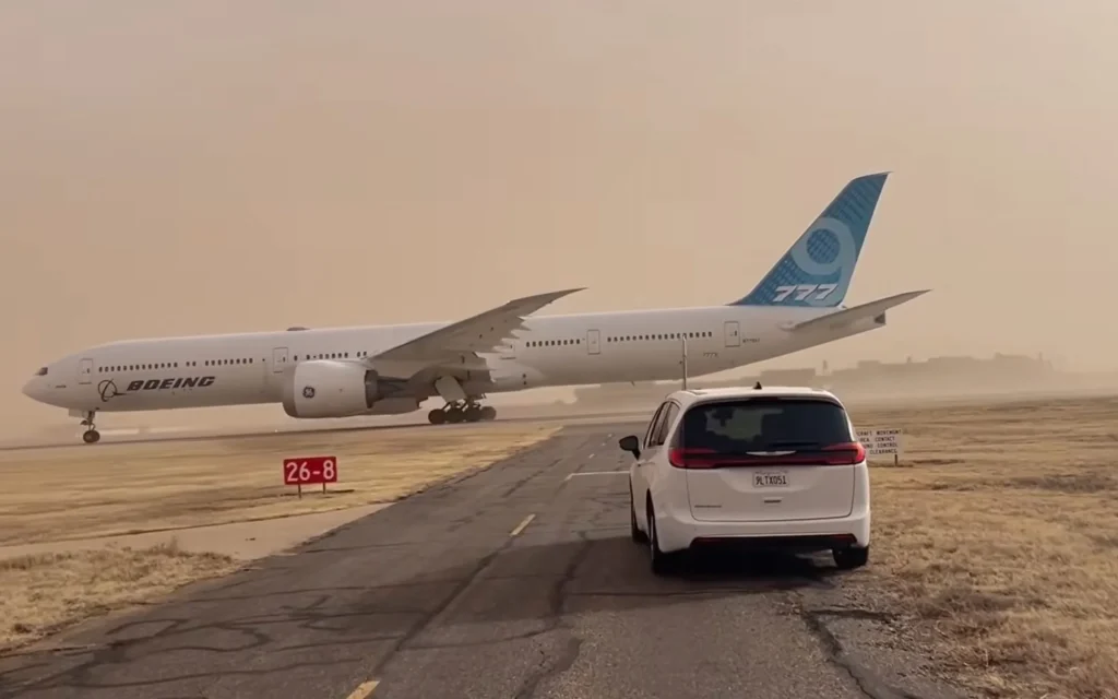 Boeing is still busy testing the 777X and the latest challenge is honestly quite fascinating to watch