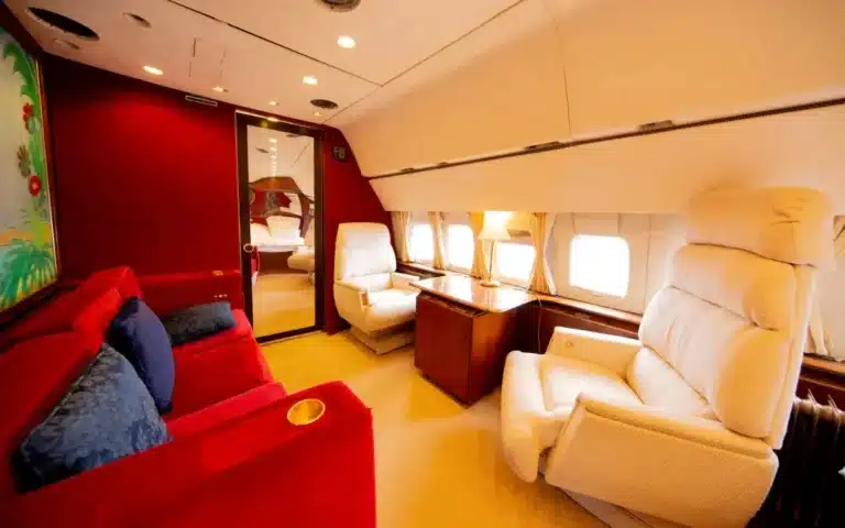 Boeing 727 turned Airbnb 'Pytchair'