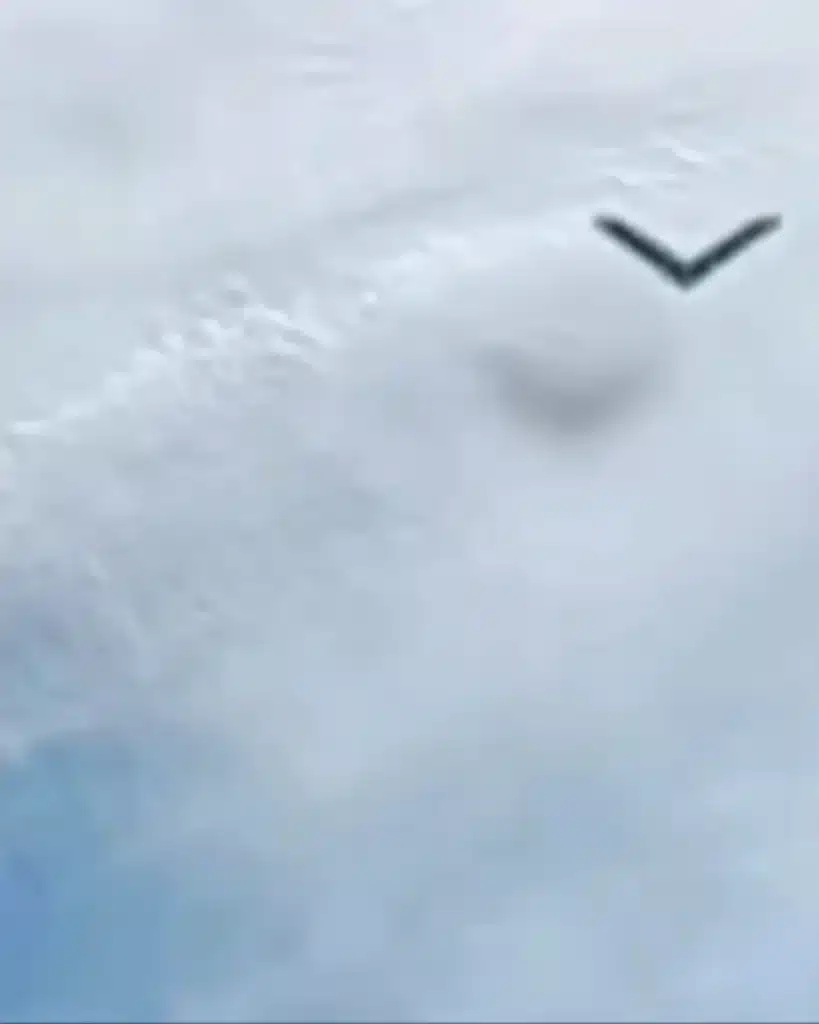 Boomerang-shaped UFO spotted on ISS livestream