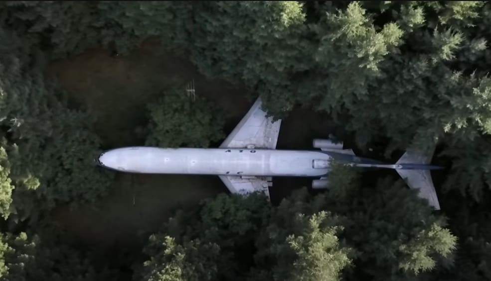Bruce Campell's plane home in the woods