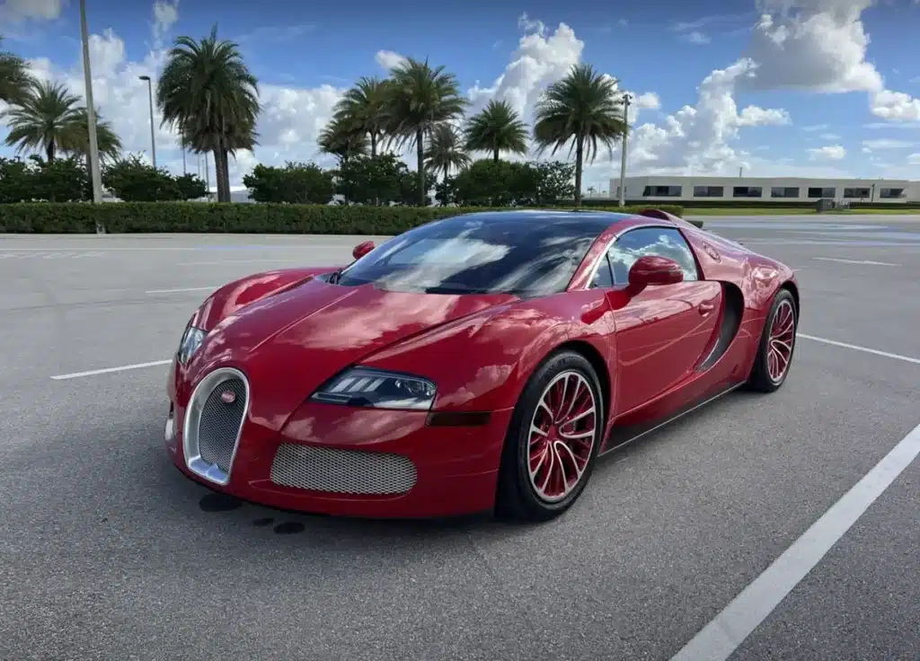 Bugatti Veyron

YouTuber