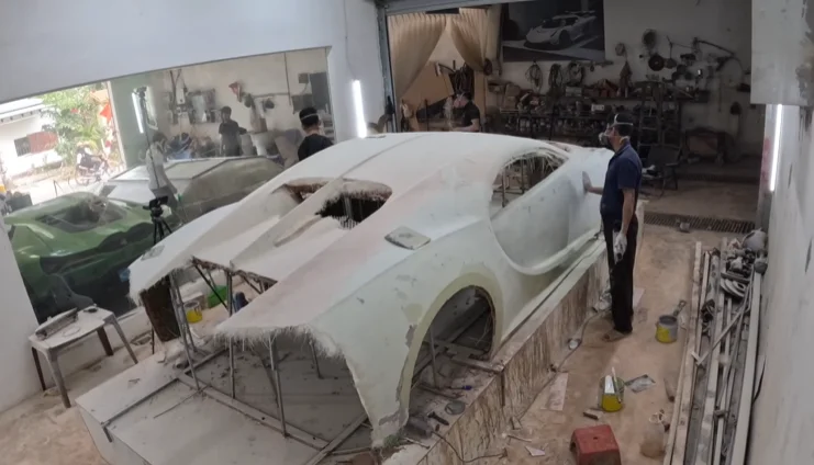 Men are building a Bugatti Chiron Pur Sport for just $10,000 and people are saying Mat Armstrong should get in touch