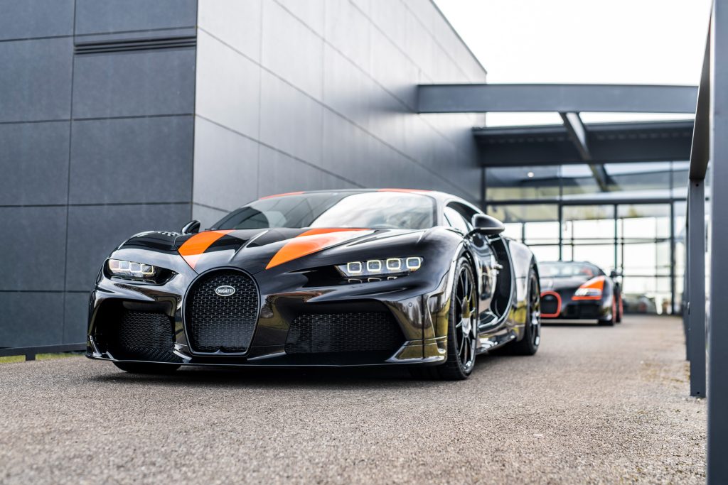 Chiron Super Sport 300+ with the Veyron in the background.