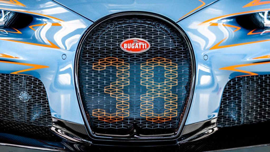 Bugatti Chiron Super Sport blue and orange front grille