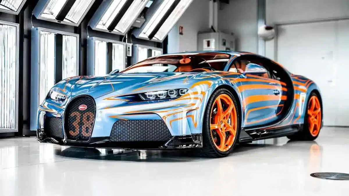 Bugatti Chiron Super Sport blue and orange hero image