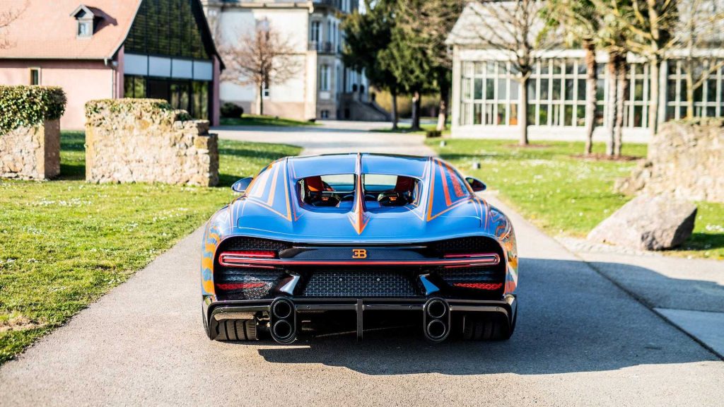 Bugatti Chiron Super Sport blue and orange rear section