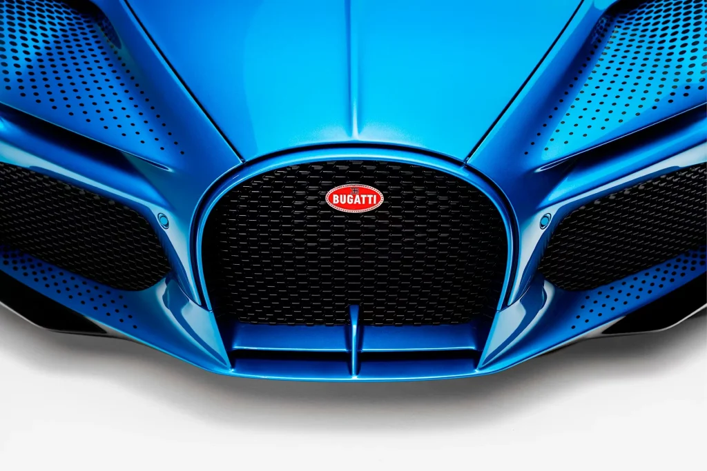 Bugatti just unveiled a new Sur Mesure one-off, a gorgeous W16 Mistral inspired by bugs