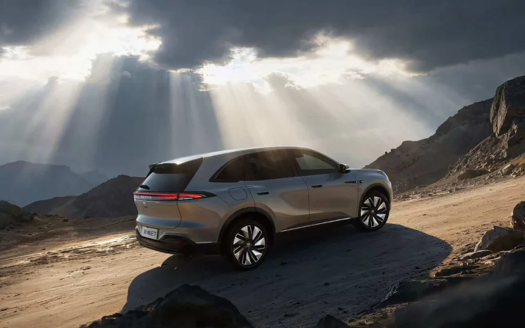 The Buick Electra E7 is Buick’s latest attempt to prove that long-range electrified SUVs don’t have to compromise on style or comfort.