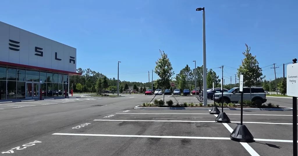 US man who's trying to buy a Tesla dealership for less than $24.5M explains why it's a very good investment