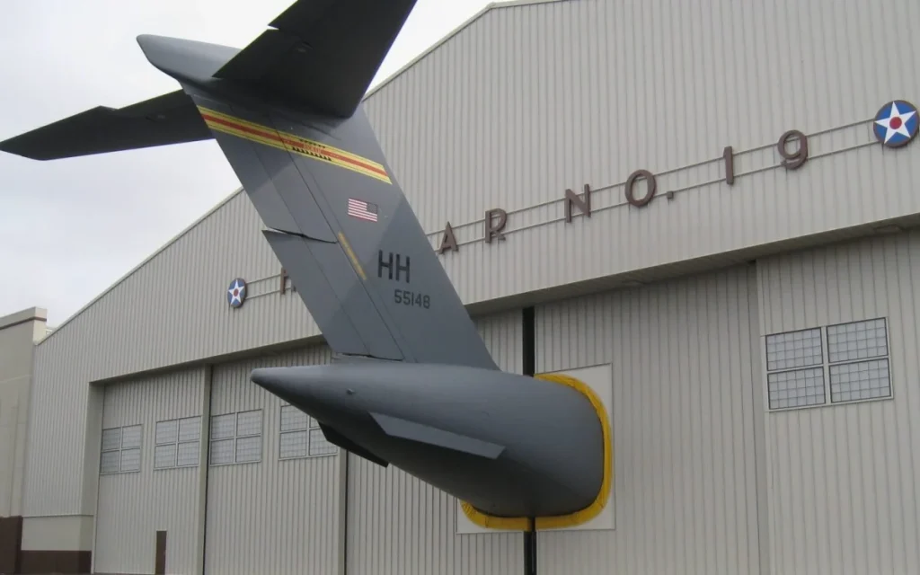 This Hawaii air force base built the doors of its hangar to perfectly fit a Boeing C-17 Globemaster III and it's a bizarre sight when they're closed
