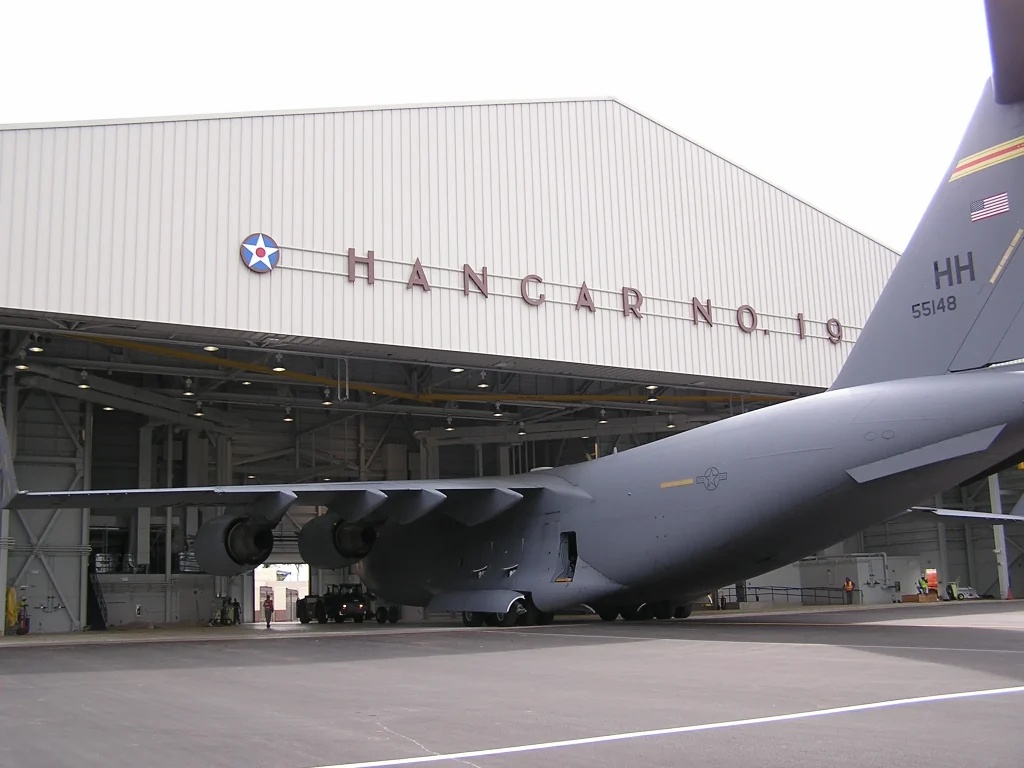 This Hawaii air force base built the doors of its hangar to perfectly fit a Boeing C-17 Globemaster III and it's a bizarre sight when they're closed