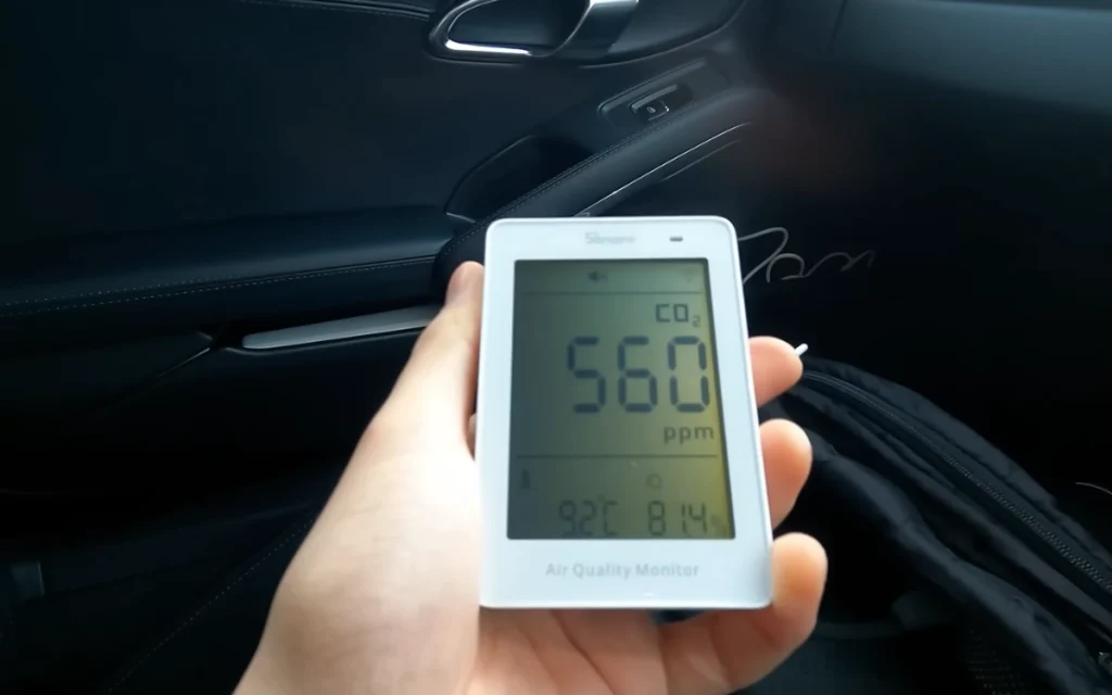 Pressing the recirculation button leads to high CO2 levels, and even possibly hypoxia