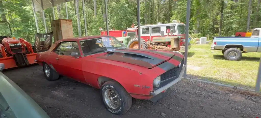 This guy just found a 1969 Camaro z/28 sitting in Georgia and it might be a steal