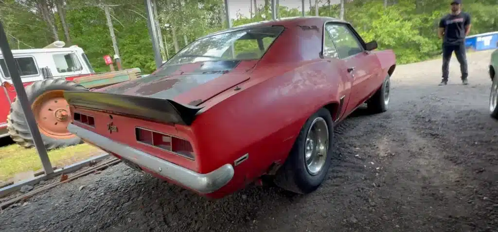 This guy just found a 1969 Camaro z/28 sitting in Georgia and it might be a steal