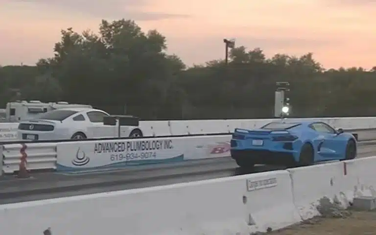 C8 Chevrolet Corvette Z51 vs Ford Mustang GT in drag race