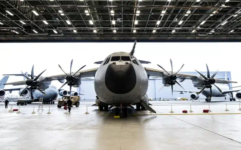 Enormous Airbus A400M Atlas executes dazzling beach landing