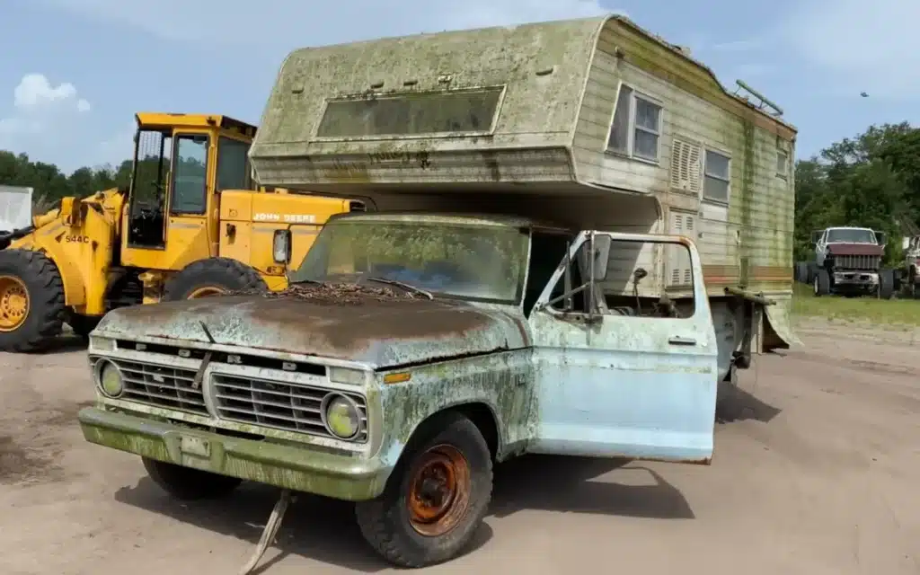 Abandoned heavy-duty V8 Ford truck pulled from swamp