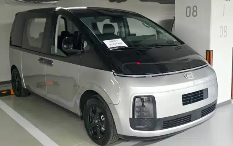 Electric Hyundai Staria minivan spotted without camouflage