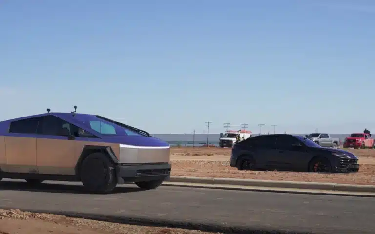 Tesla Cybertruck versus Lamborghini Urus in epic drag race