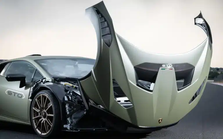 Trunk of $460K Lamborghini Huracán STO not what you'd expect