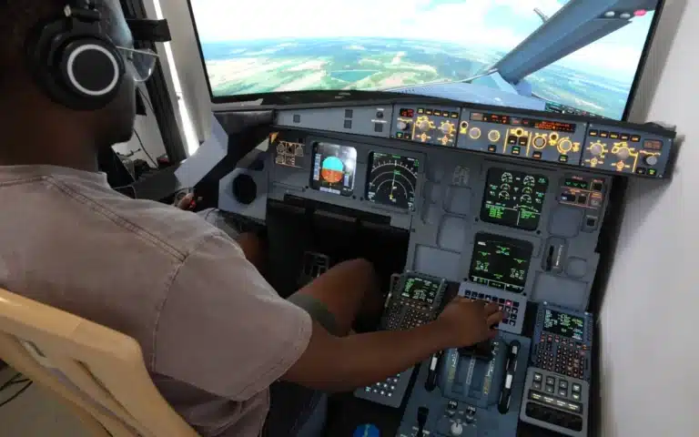 This man turned his spare room into an Airbus A320 cockpit