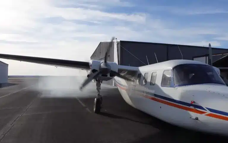 Rare Aero Commander 680 FLP plane tries to fly after 20yrs