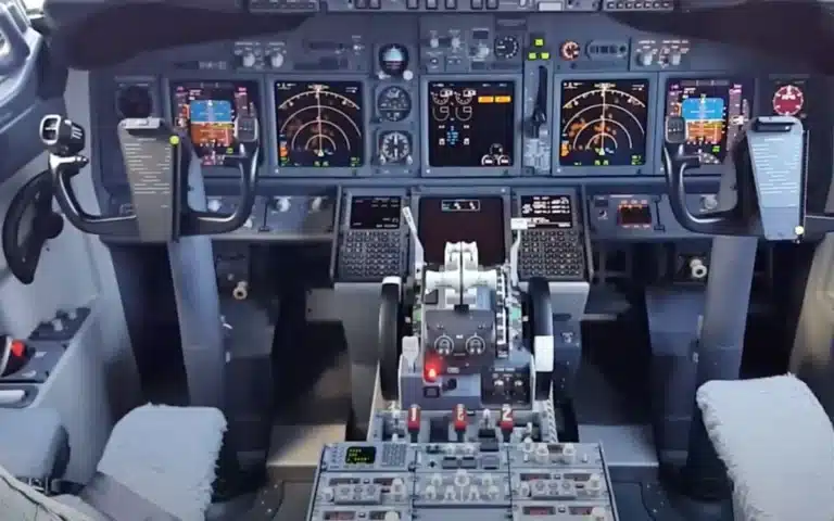 Inside the cockpit of Southwest Airlines Boeing 737-800