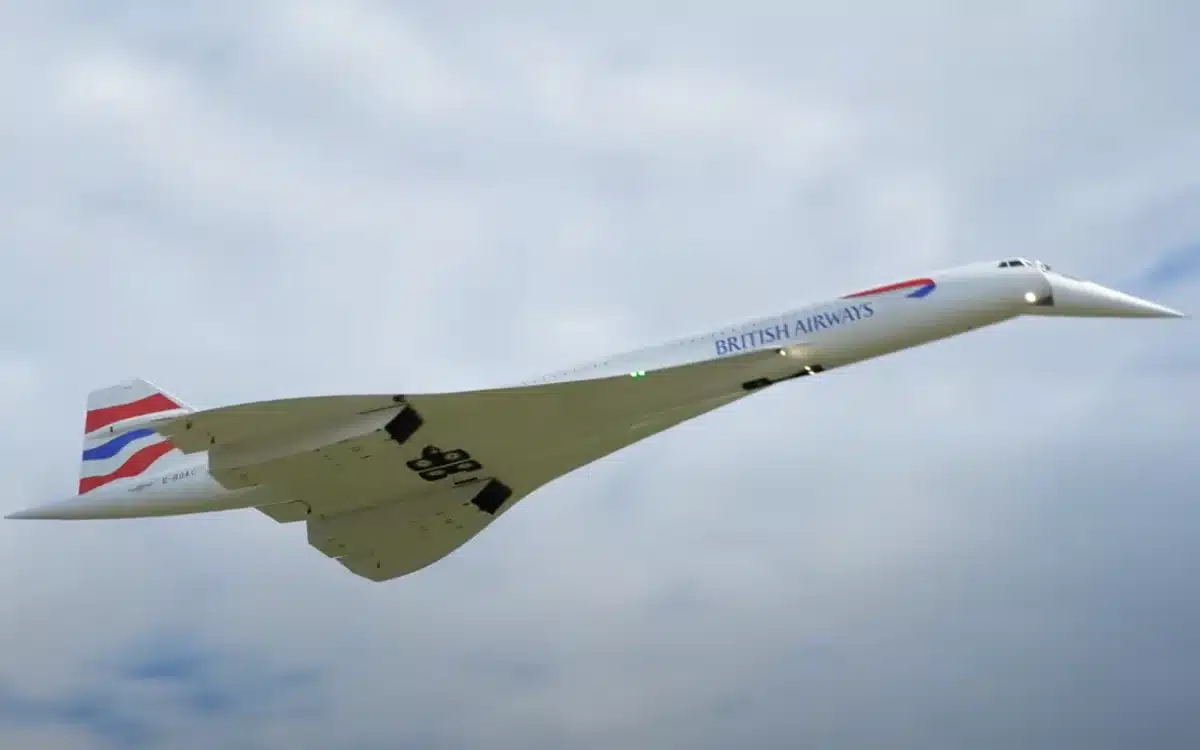 Le seul Concorde qui vole encore est une version RC géante construite à la main, capable de faire des loopings et des tonneaux.
