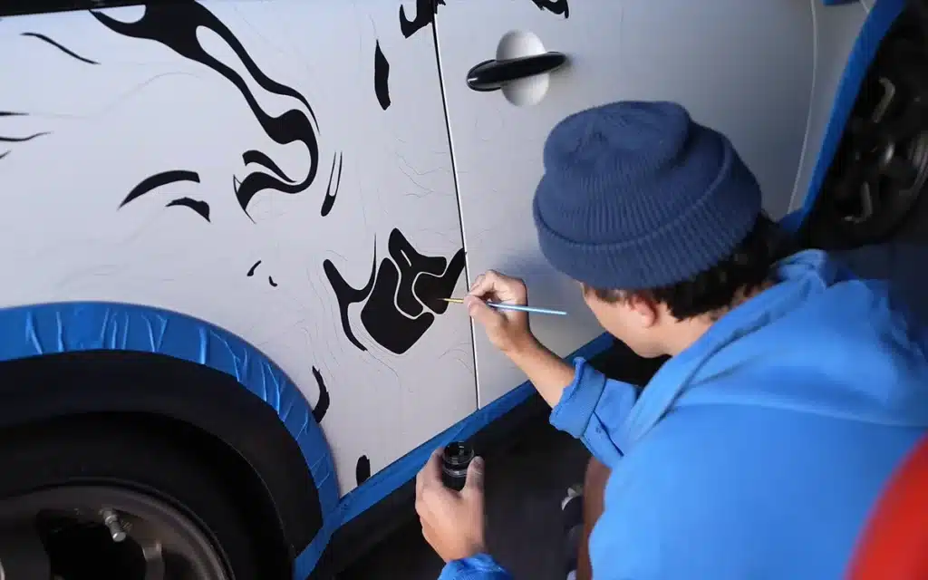 This American artist asked a stranger if he could paint her Mini by hand, and the final product that he created left her speechless