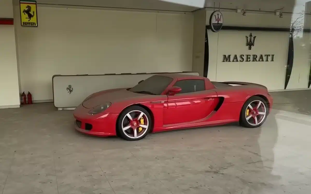 Incredibly rare Porsche Carrera GT left rotting away in abandoned China car dealership