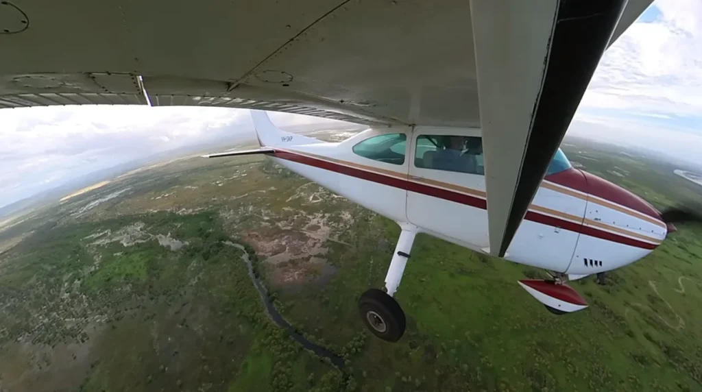 Man buys a Cessna 182P as his first ever plane to fly around the Australian Outback