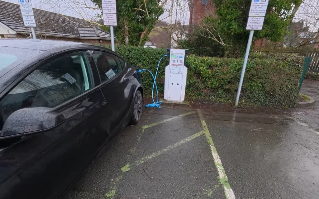 After two and a half worry-free years, range anxiety finally caught up with a Tesla driver cruising in his Tesla Model 3 Performance.