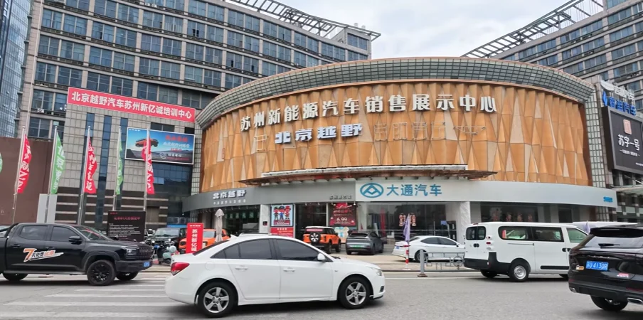 Low-income family in China go on the hunt for a new EV they can afford with $0.01/km target and they share full expenses after using 164km loophole