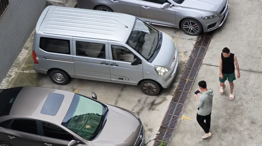Low-income family in China go on the hunt for a new EV they can afford with $0.01/km target and they share full expenses after using 164km loophole