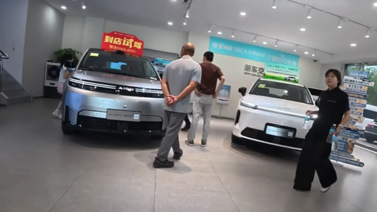 Low-income family in China go on the hunt for a new EV they can afford with $0.01/km target and they share full expenses after using 164km loophole