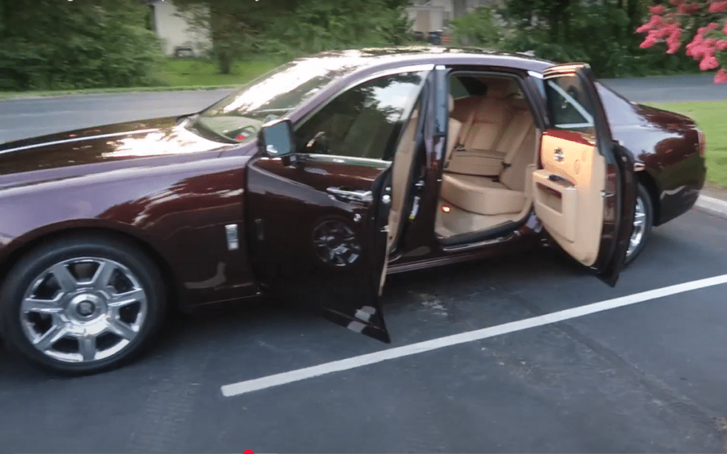 Cheapest Rolls-Royce Ghost in the USA is an absolute steal, it's in perfect condition and 21-year-old guy manages to get it for under $80K rather than $300K