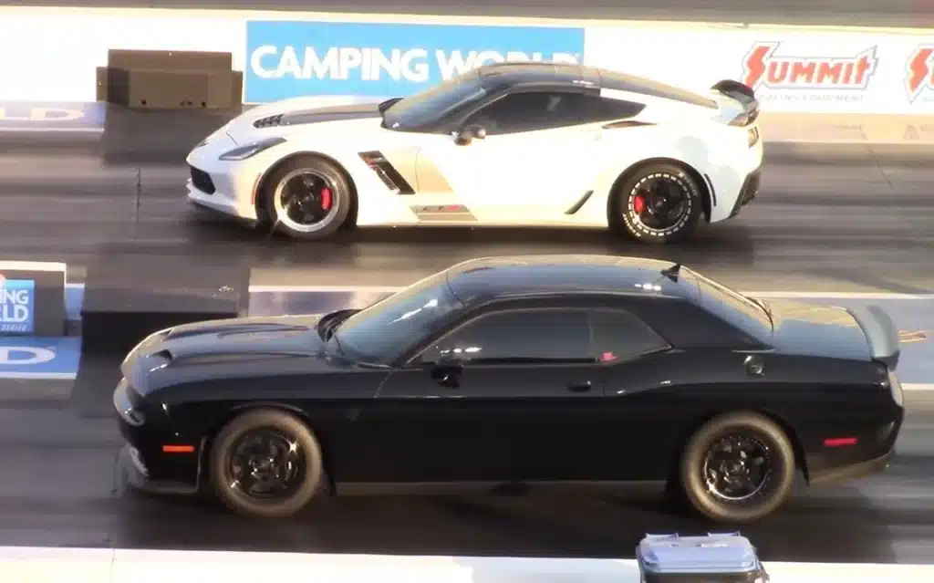 Chevrolet Corvette Z06 C7.R Dodge Challenger SRT Hellcat drag race