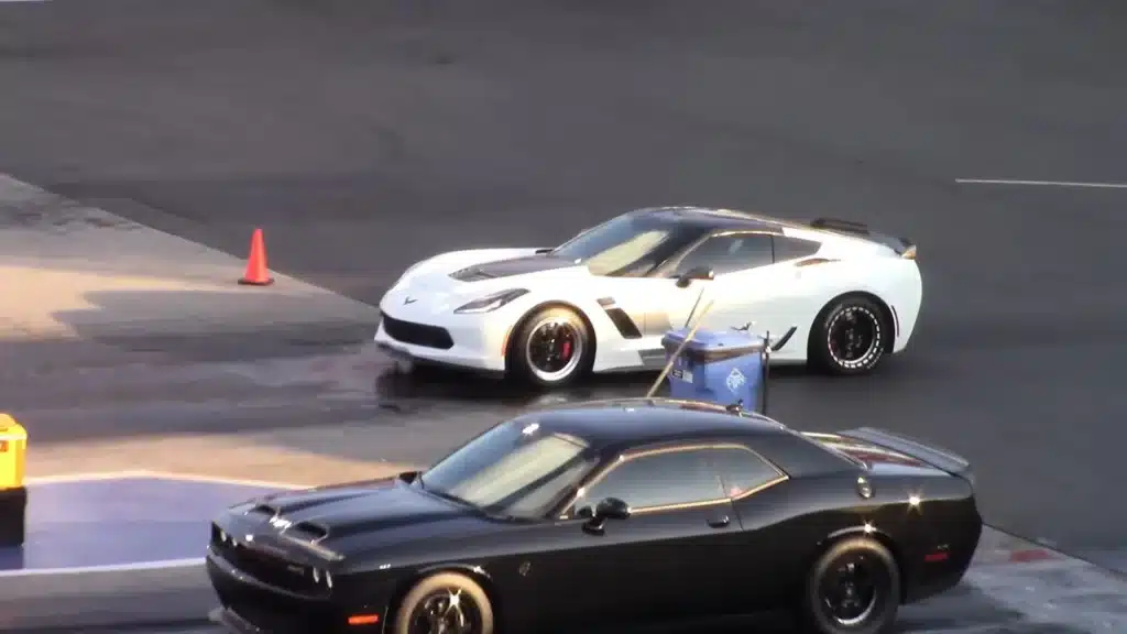 Chevrolet Corvette Z06 C7.R Dodge Challenger SRT Hellcat drag race