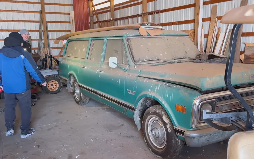 Restoration experts WD Detailing cleaned up a 90-year-old veteran's dad's old Chevrolet truck, and he choked up with emotions when he first saw it again