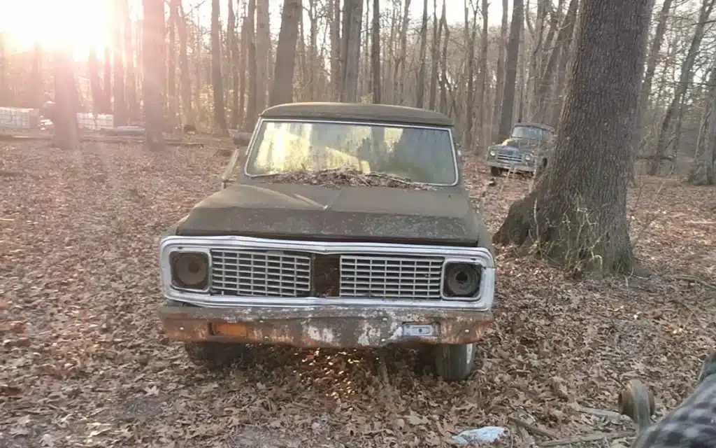 Tennessee 1972 Chevrolet Suburban gets a neat LT1 engine swap