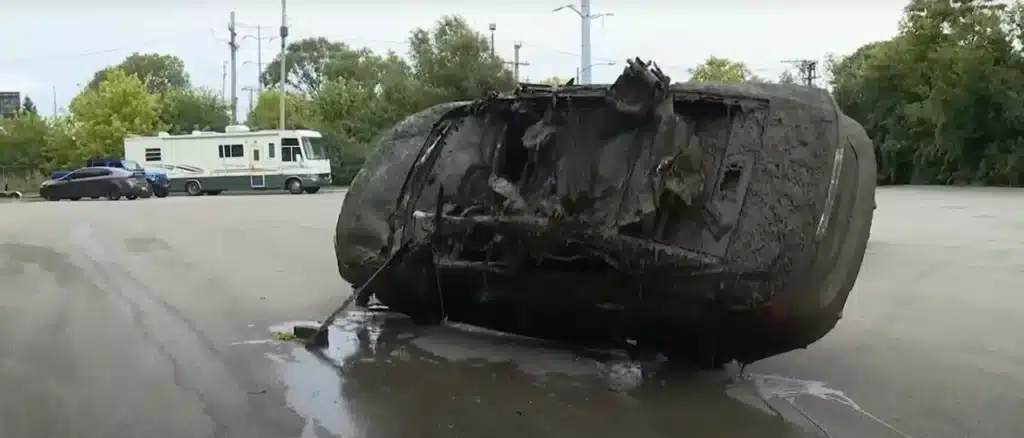 Divers enter Chicago river to investigate 1970 cold case and end up discovering 97 cars