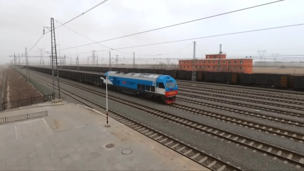 China achieves a world first as wireless train convoy carries 38,580 tons of cargo — the equivalent of three Eiffel Towers