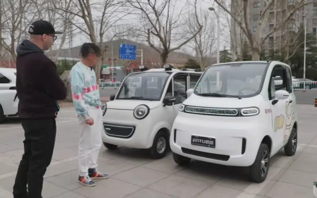 Chinese EV store leaves guys thinking they rented toy cars